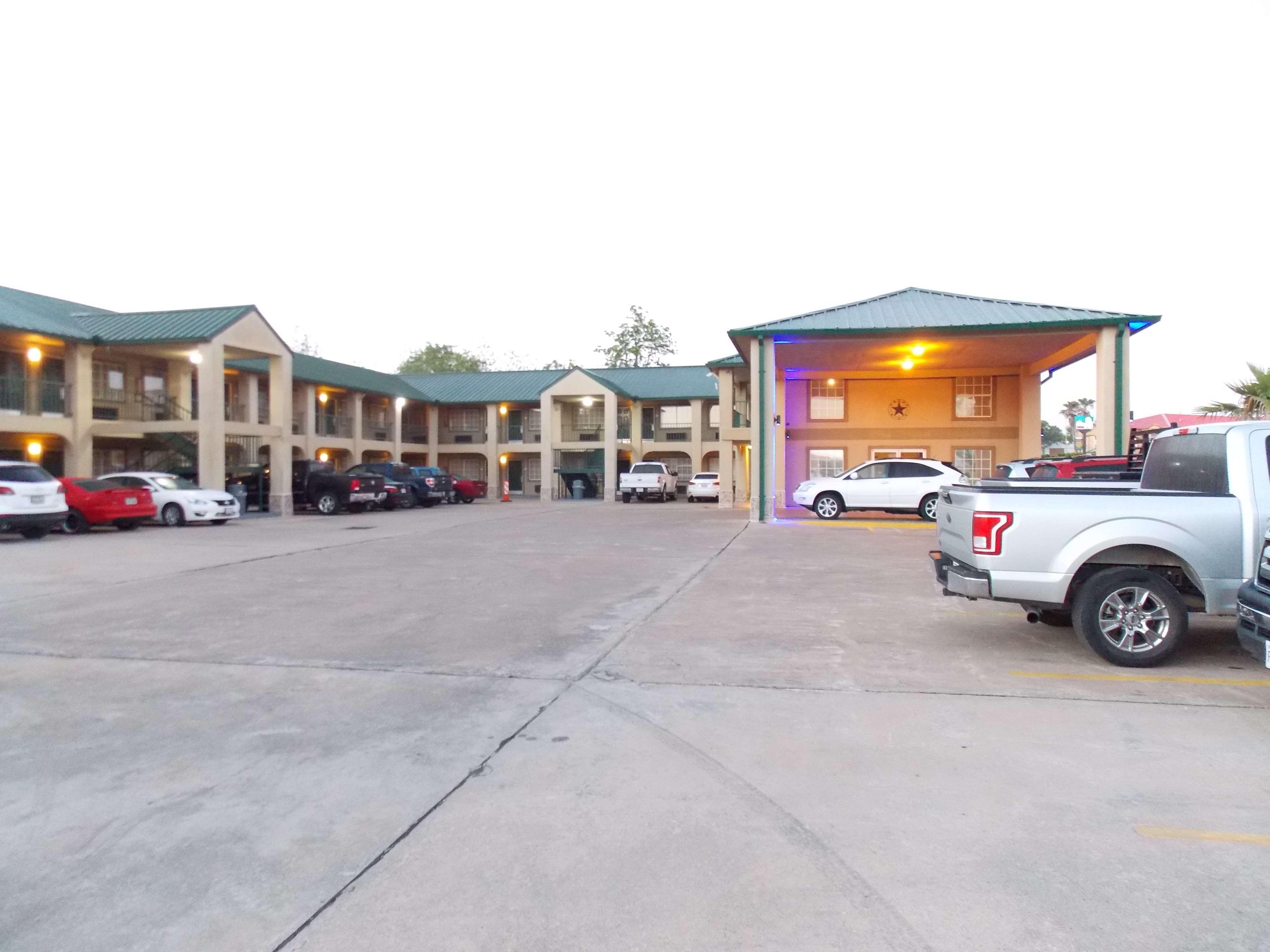 Best Western Executive Inn Hallettsville Extérieur photo