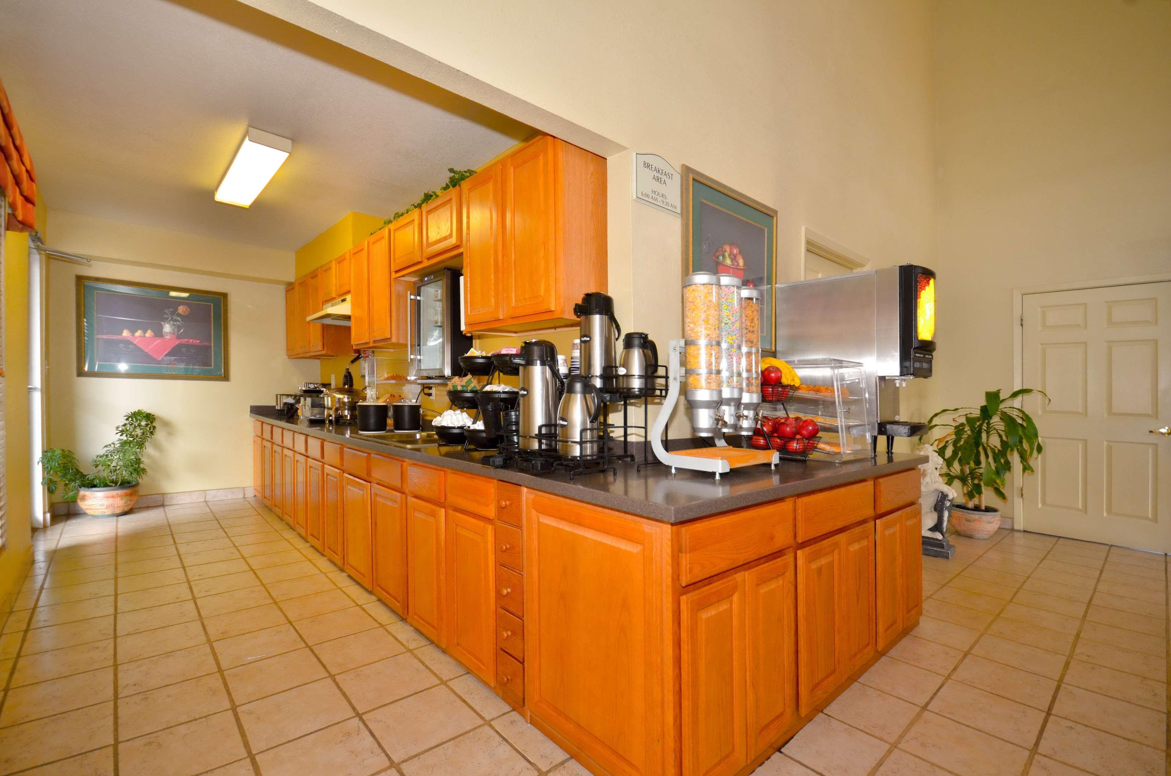 Best Western Executive Inn Hallettsville Extérieur photo