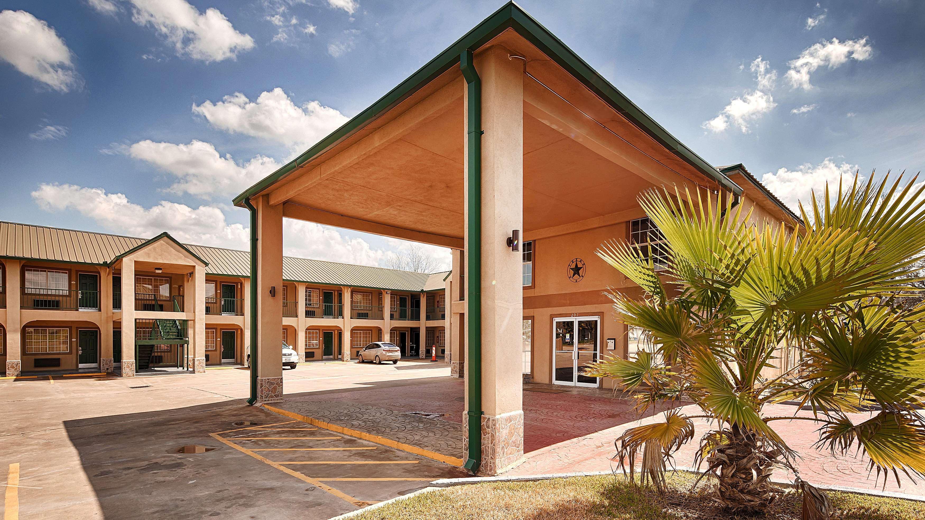 Best Western Executive Inn Hallettsville Extérieur photo