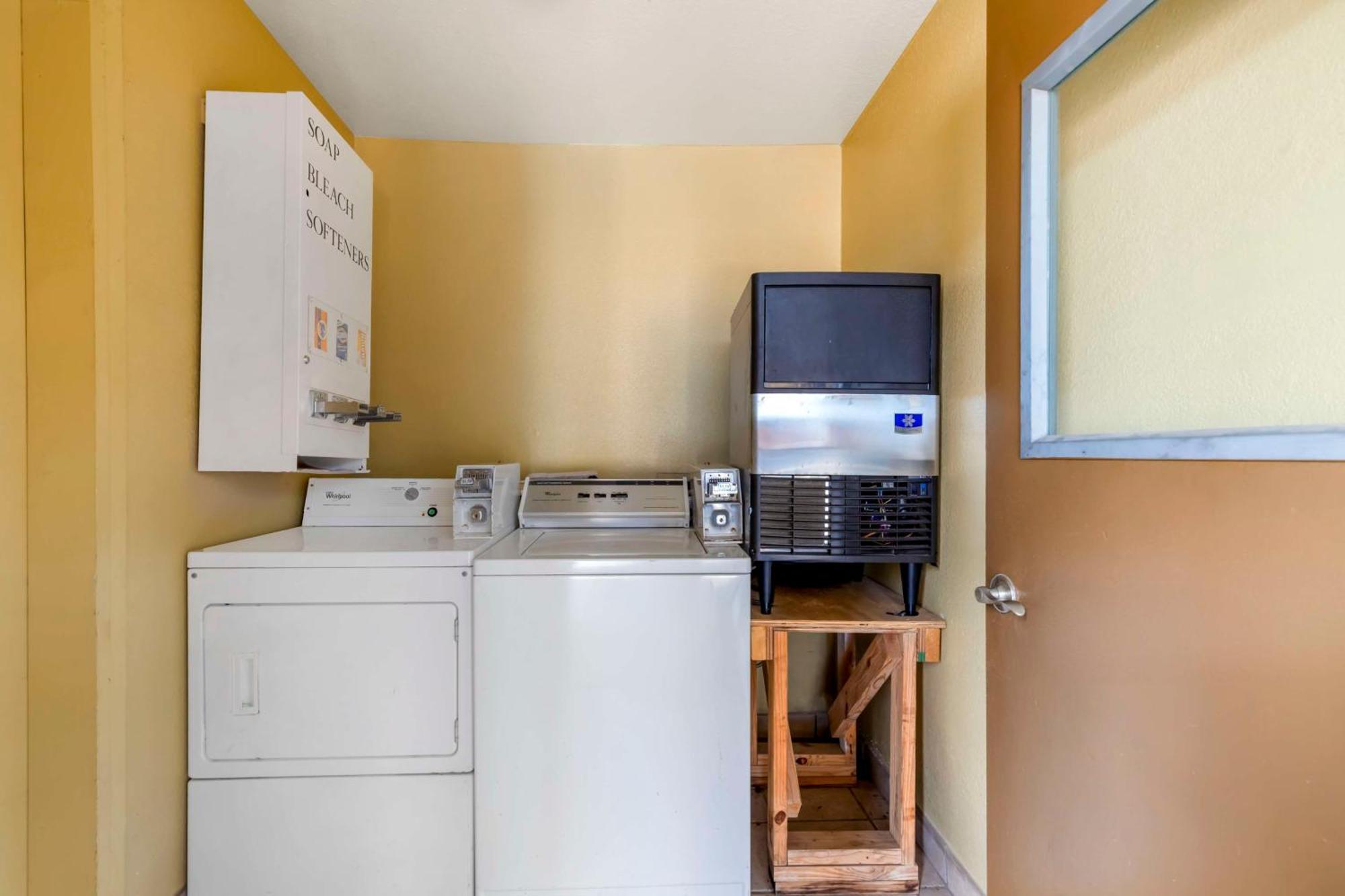 Best Western Executive Inn Hallettsville Extérieur photo