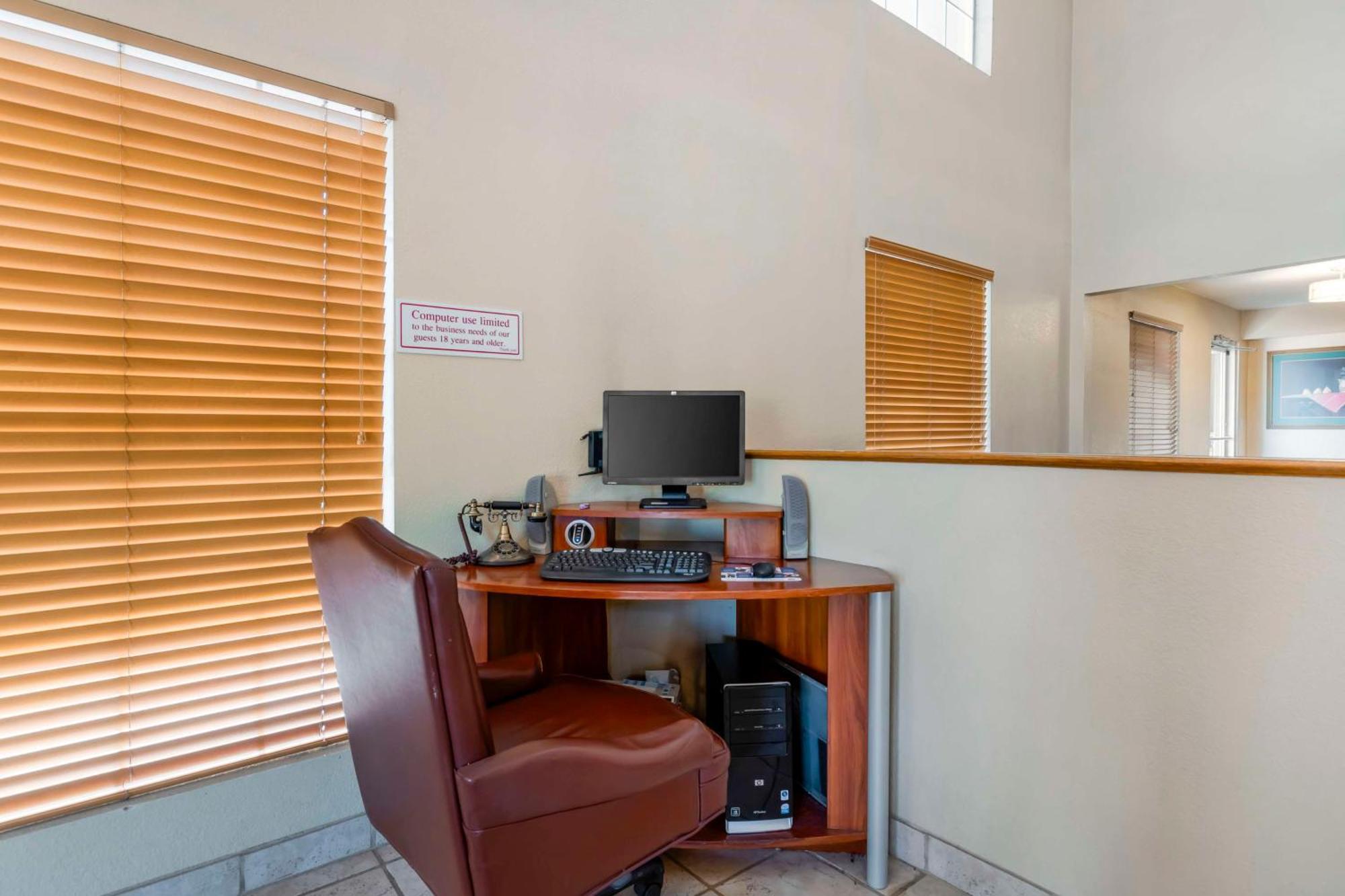 Best Western Executive Inn Hallettsville Extérieur photo