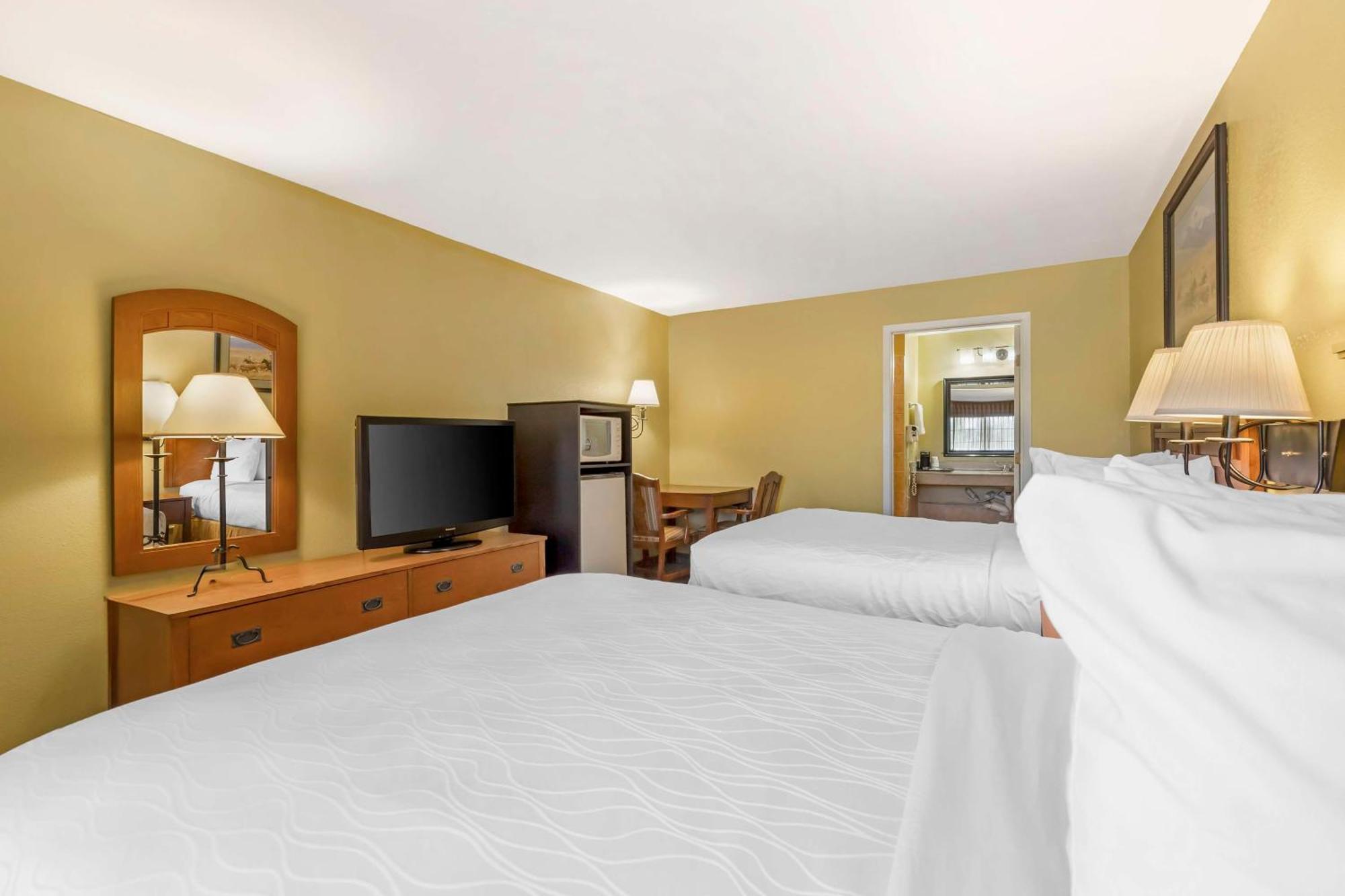 Best Western Executive Inn Hallettsville Extérieur photo