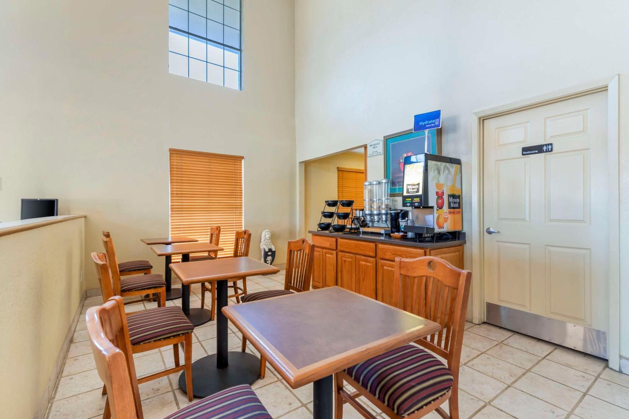 Best Western Executive Inn Hallettsville Extérieur photo