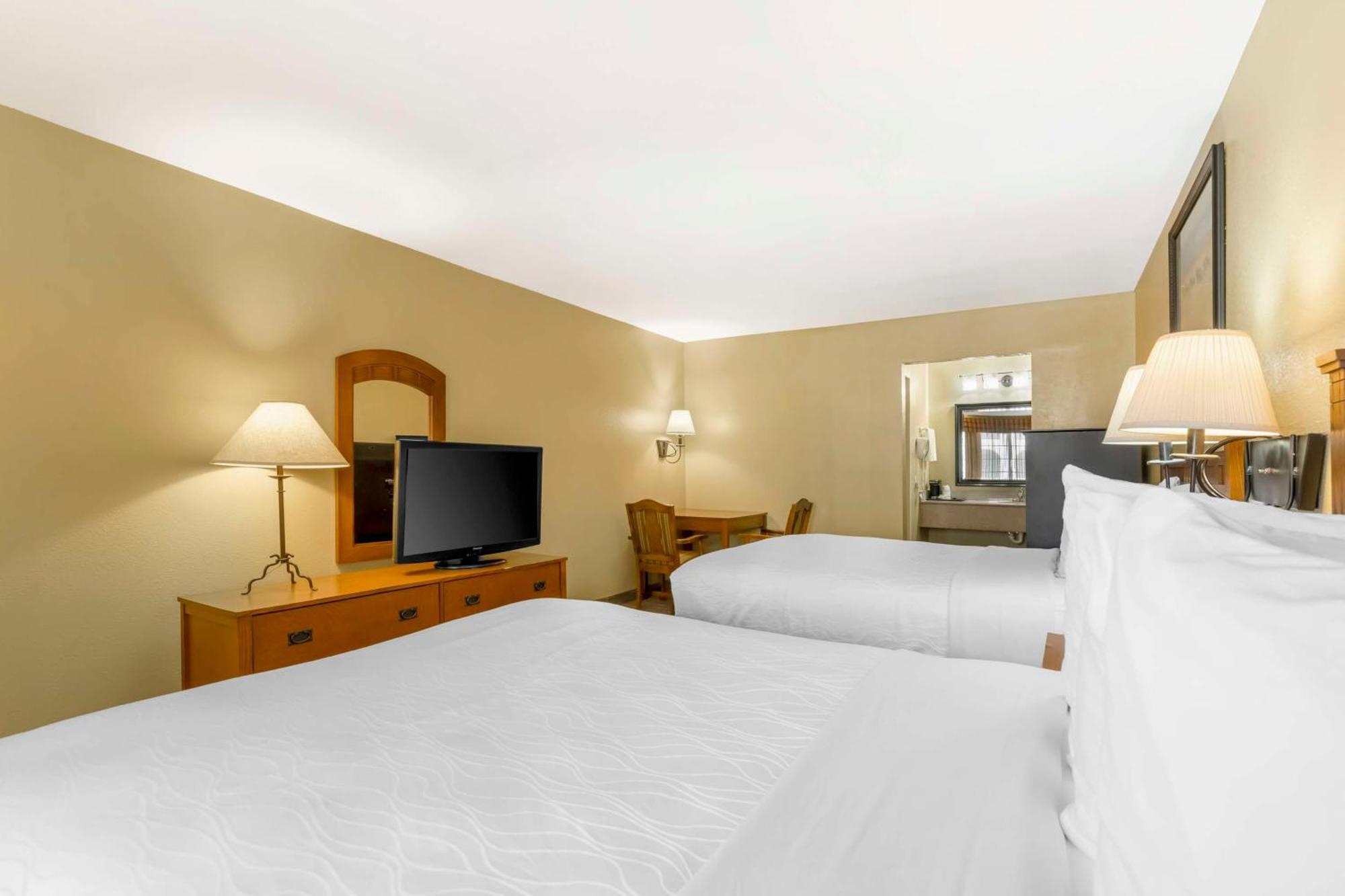 Best Western Executive Inn Hallettsville Extérieur photo