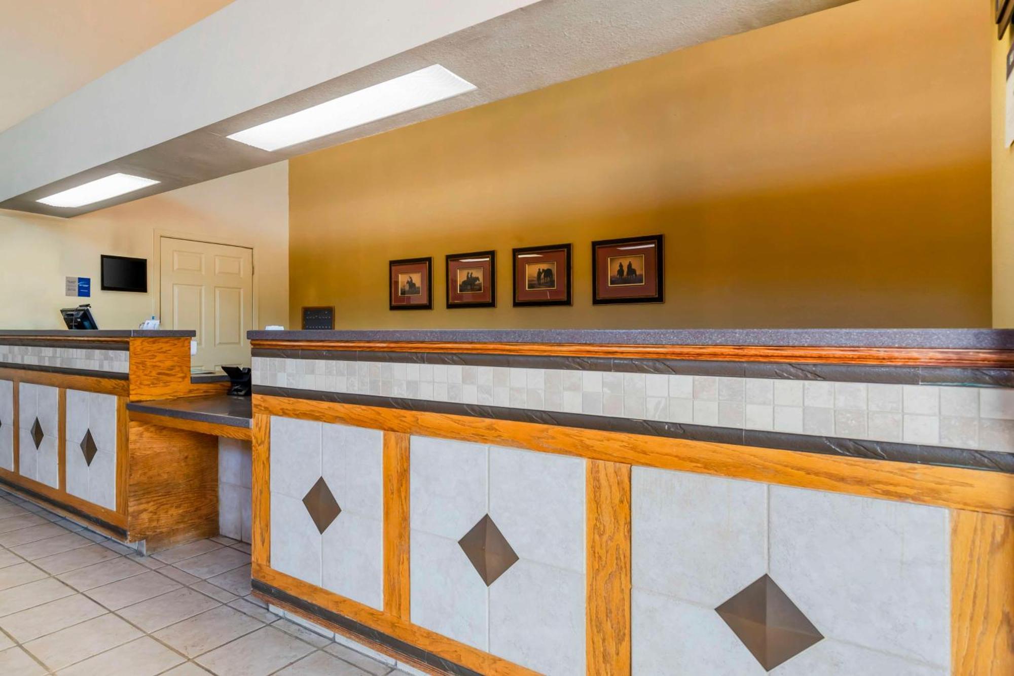 Best Western Executive Inn Hallettsville Extérieur photo